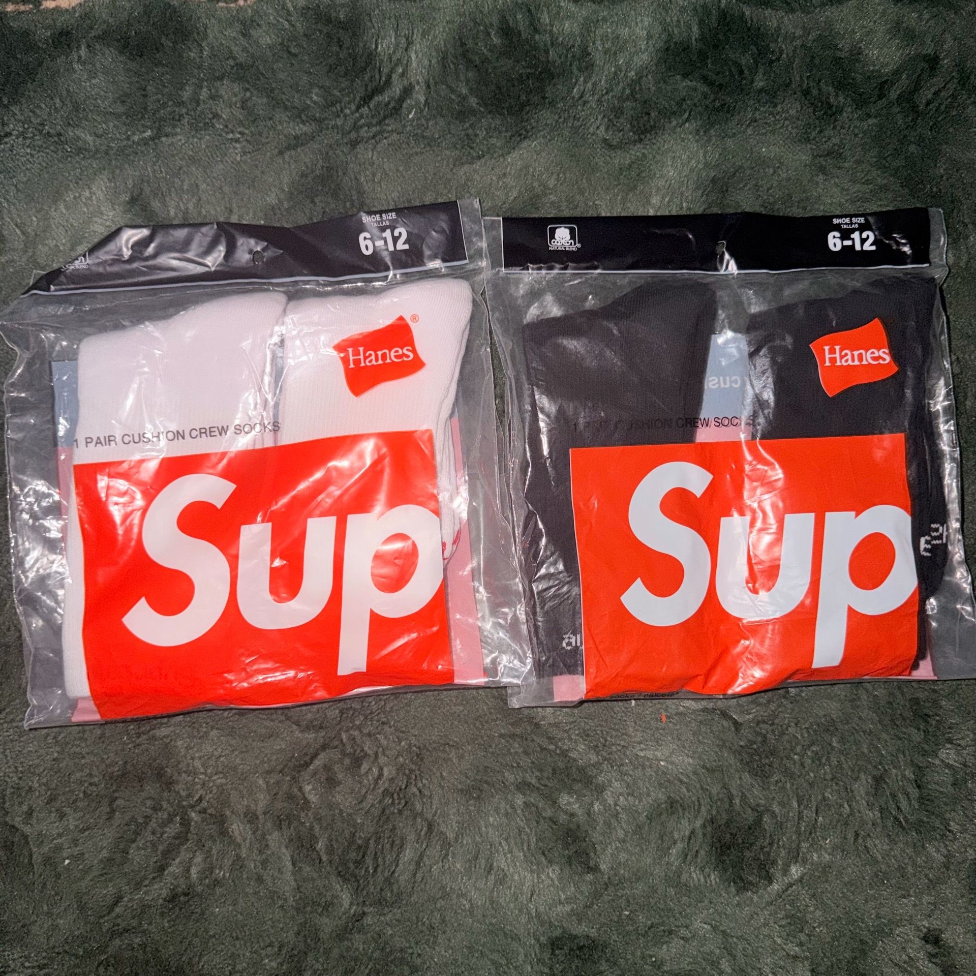 Supreme crew socks