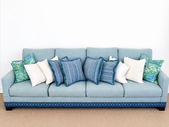 traditional style 3C upholstered NEWPORT traditional style three seat upholstered