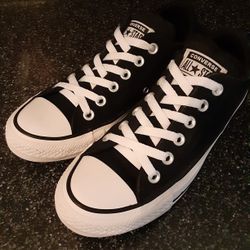 Converse Womens 7.5 Great Condition 