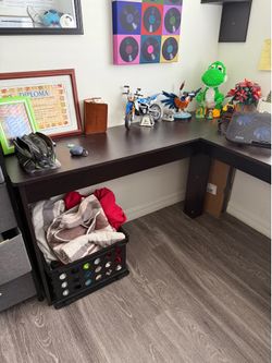 L-Shaped Corner Desk