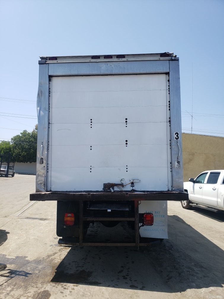 1999 sterling Cummins 5.9 automatico caja 18 pies termica trabaja muy bien buenas condiciones 4800 obo