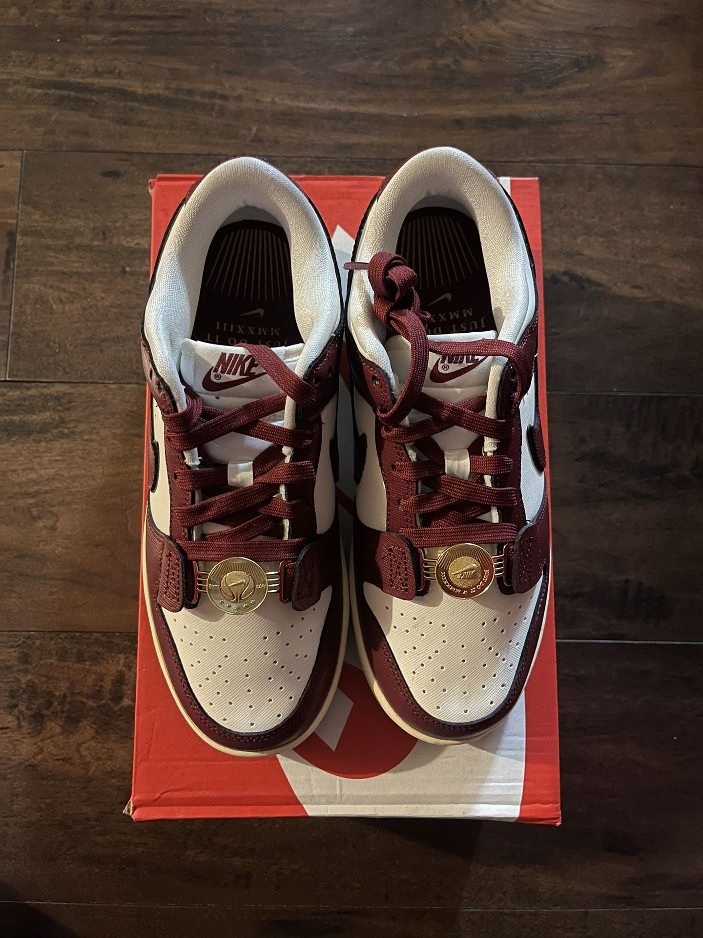 Team Red Nike Wmns Dunk Low Se Brand New Womens Nike Dunk Low SE 