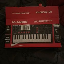 M-Audio Oxygen Pro Mini 32 Key USB MIDI Keyboard