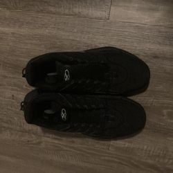 Redbox Iverson comes with laces