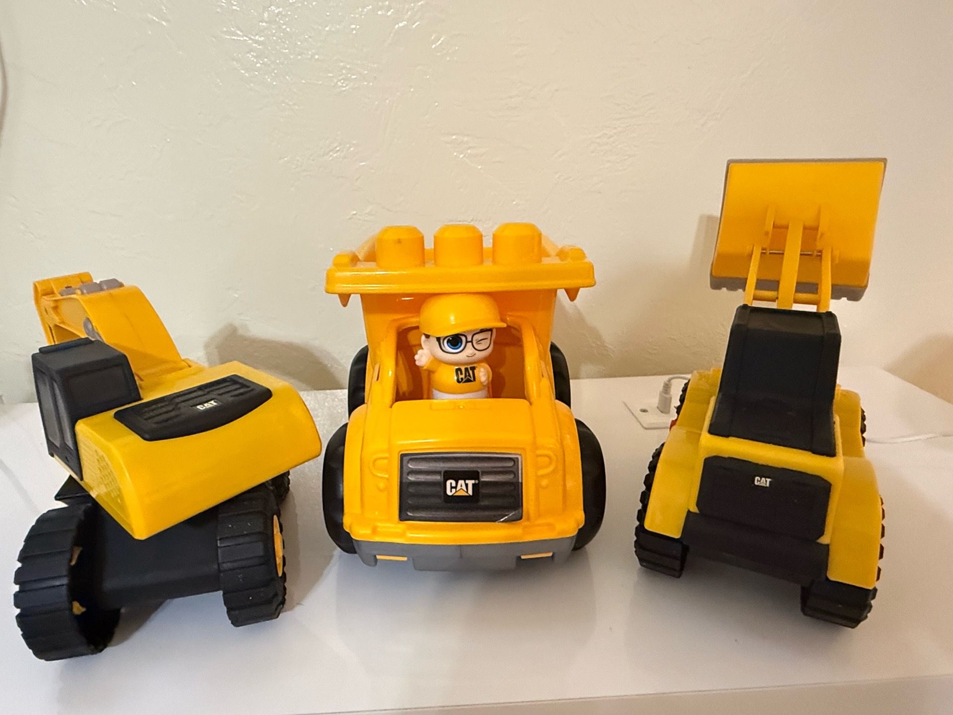 CAT Construction Vehicle Toy Set – 3 Trucks with Driver Figure