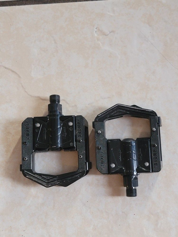 Wellgo Black Folding Pedals
