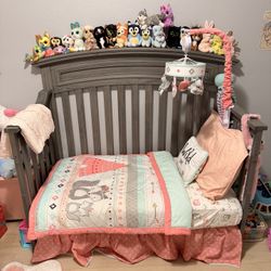 Oxford Baby 4 In 1 Crib/Toddler bed- Like New 