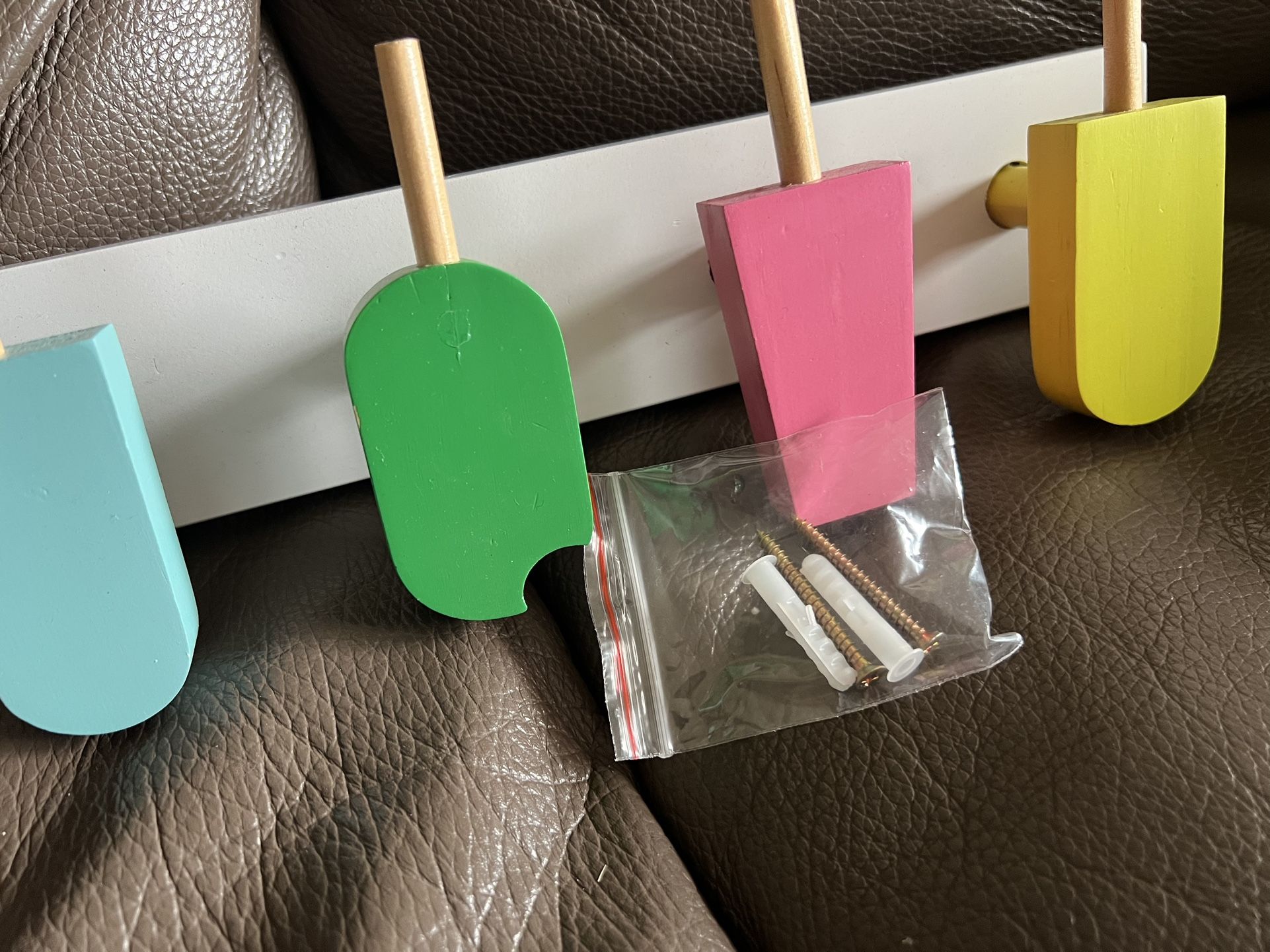 Wood Wall-Mounted Coat Rack/ Hook/ Hangers For Kids
