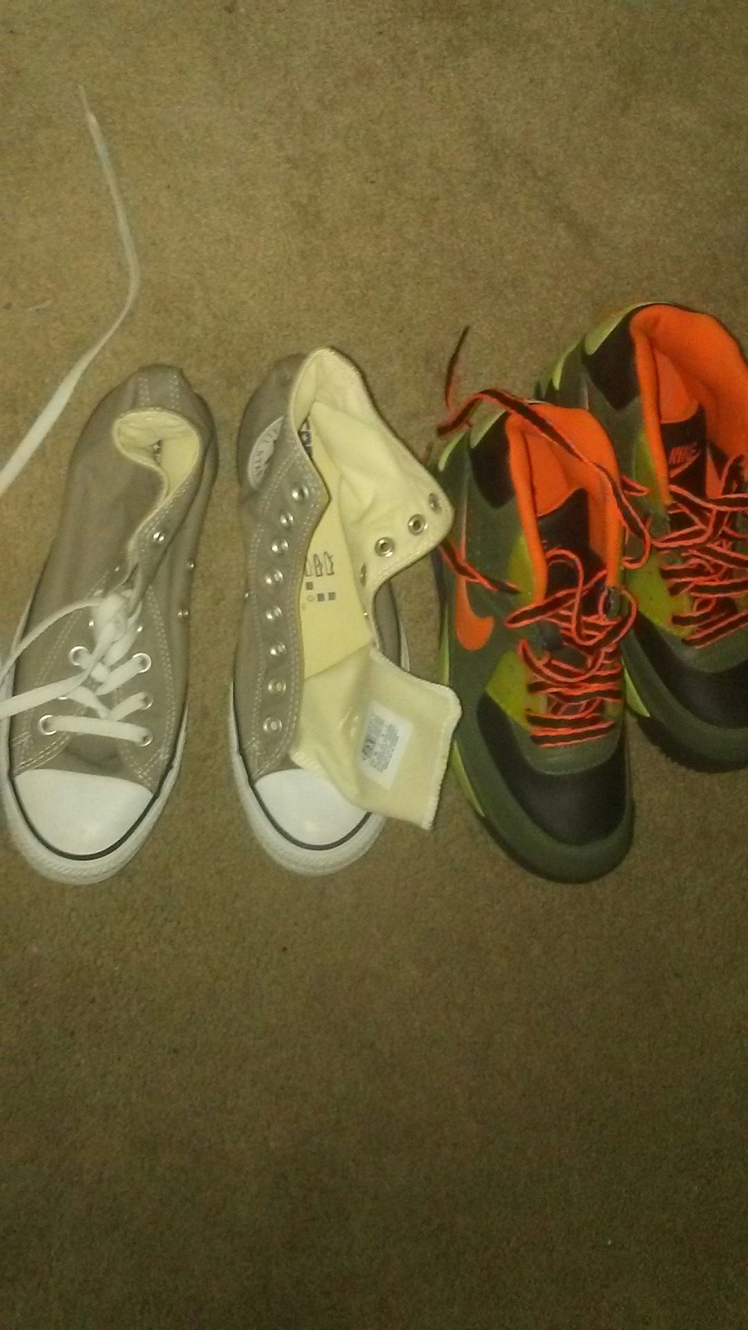 Nikes size 5y converse 7