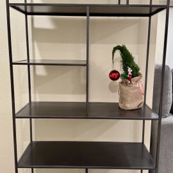 Bookshelf (metal)