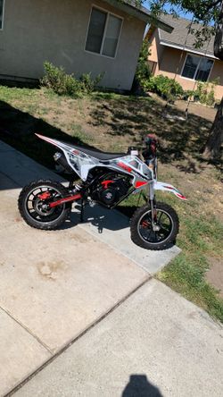 SYX moto pro mini 50 cc 2 stroke dirt bike kids under 10- and over 13 needs oil change and new gas