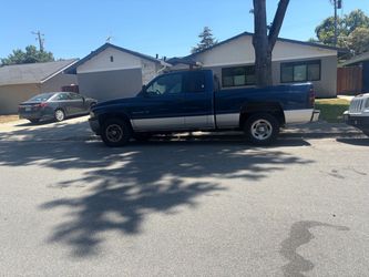 Low miles!! Dodge Ram 1500 Extended Cab Pickup Truck