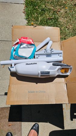 Makita  vacuum 18v