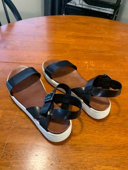 Mia sandals