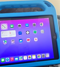 📱 Apple iPad 9.7” (2017) 32GB – Silver – Great Condition + Case