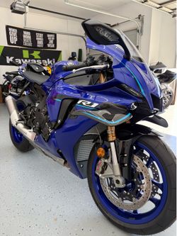 2023 Yamaha R1 only 6 miles