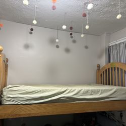 Oakwood Twin Xl Bed With Mattress (only One Bed)