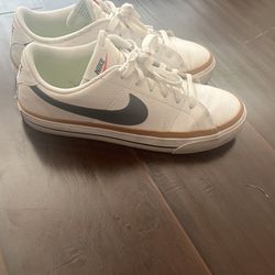 Women’s Nike Court Size 8.5