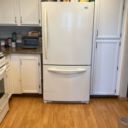 LG Refrigerator Counter Depth 33” X34”x70” 