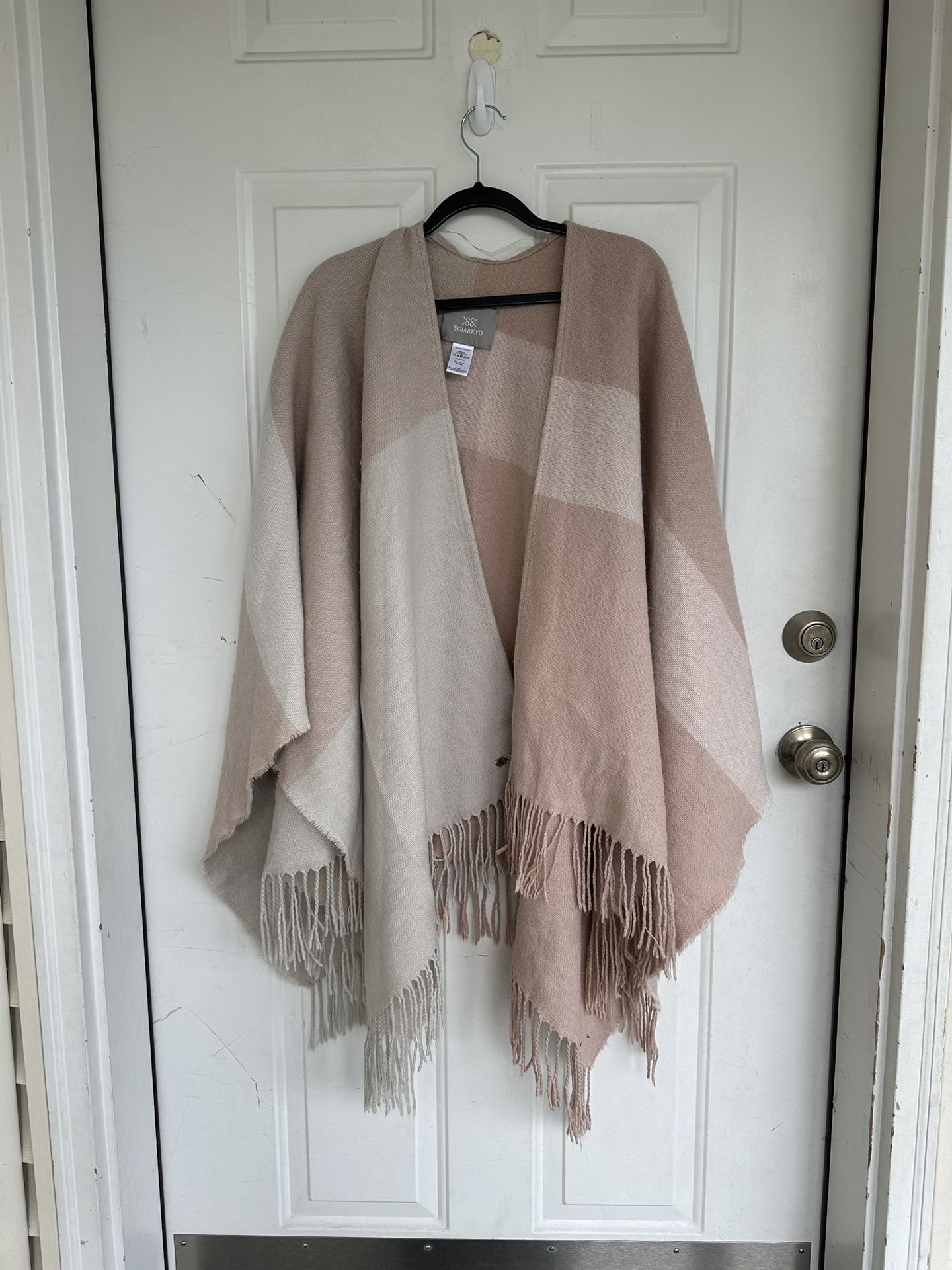Soia and Kyo Poncho