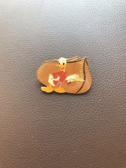 Donald Duck Pin with Noahs Ark 1999 Disney