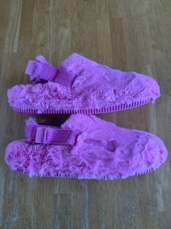 New Nike Calm Mule SE sandals slide slippers crocs faux fur playful pink Women’s 6, Youth 5y