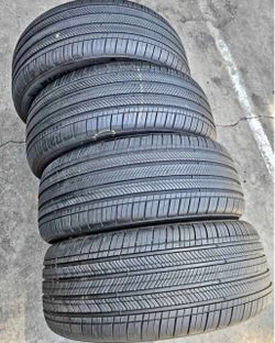 235-45-18 vendo un set de llantas marca Michelin con un 80% de vida las 4