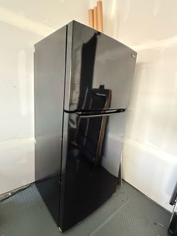 MOVING! 2025 Garage fridge freezer extra storage upright