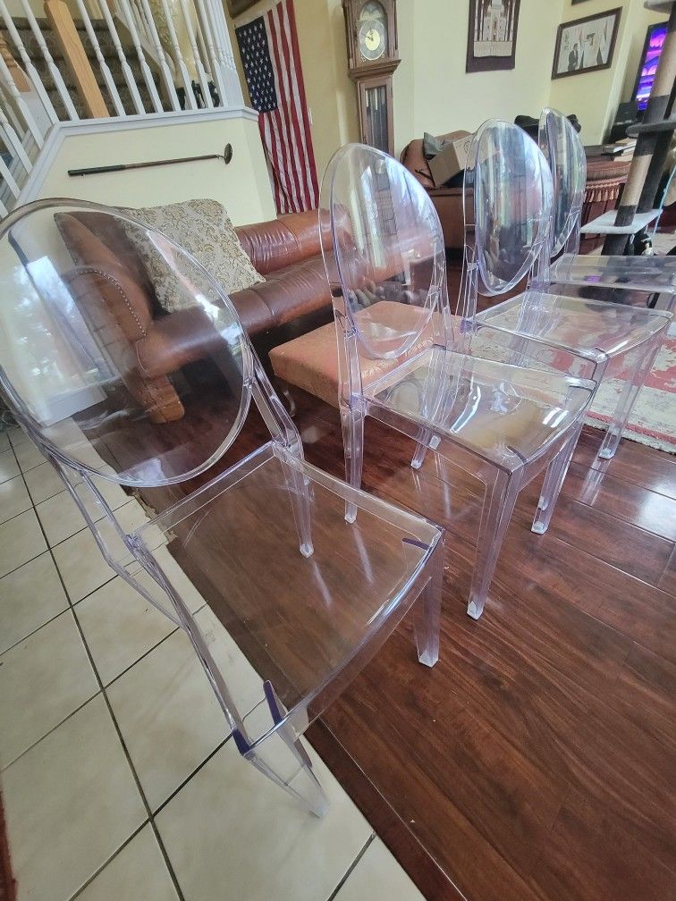 Clear Acrylic Ghost Chairs – Set of 4