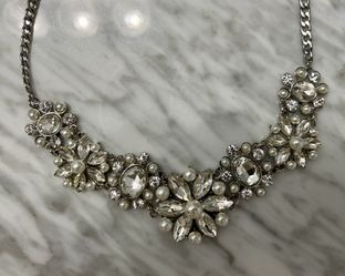 Elegant Pearl and Rhinestone Necklace New