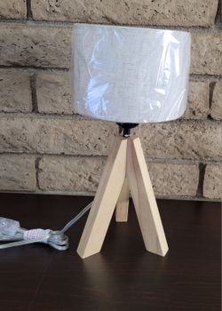 Wood Tripod Tabletop Lamp