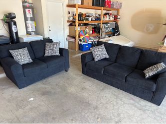 2 piece couch set in great condition