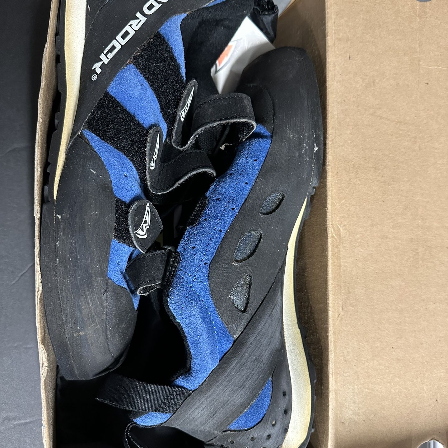 Mad rock Rock Climbing Shoes (Size 9.5)