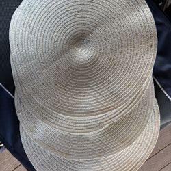 ✨ Set of 4 Round Placemats – Neutral with Gold Speckle ✨