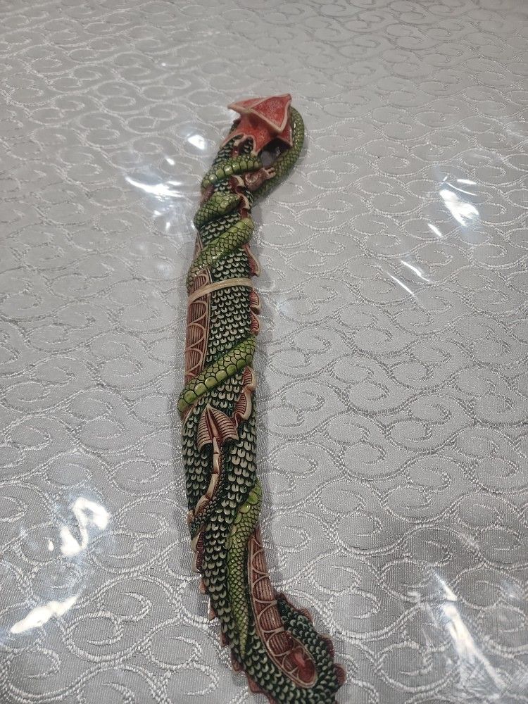 DECORATIVE MULTI-COLORED CHINESE DRAGON HIDDEN DAGGER (CM-803D)