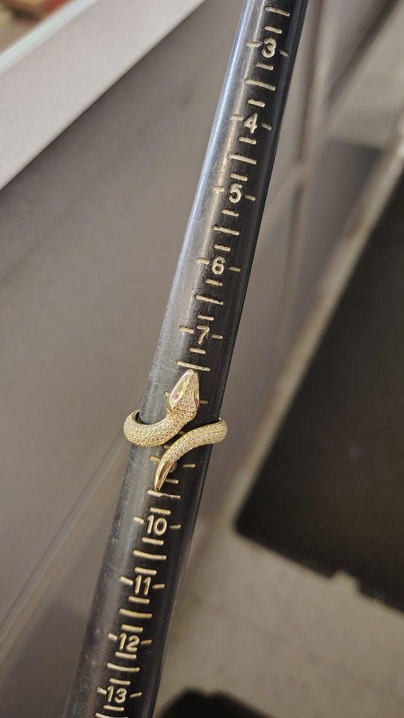 Beautiful 10K & 14K gold rings β¨
Each ring has a different price (from $150 to $550).
π Sold separately.