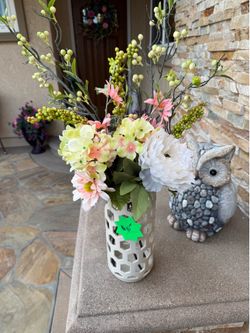 Vase w/silk flowers