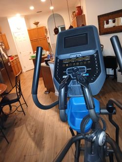 Precor EFX 7.2 AT Elliptical Trainer