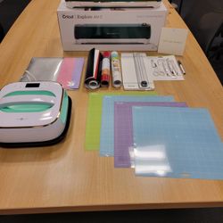 Cricut Explore Air 2 Bundle *LIKE NEW*