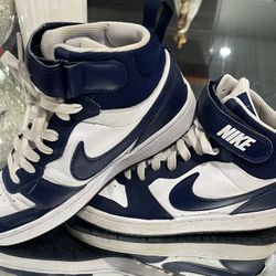 NIKE GREAT CONDITION SIZE 5 !😁👍