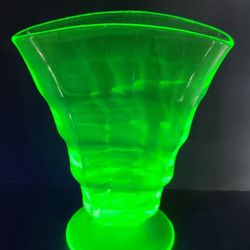 Beautiful Vintage Uranium Glass Fan Shaped Vase