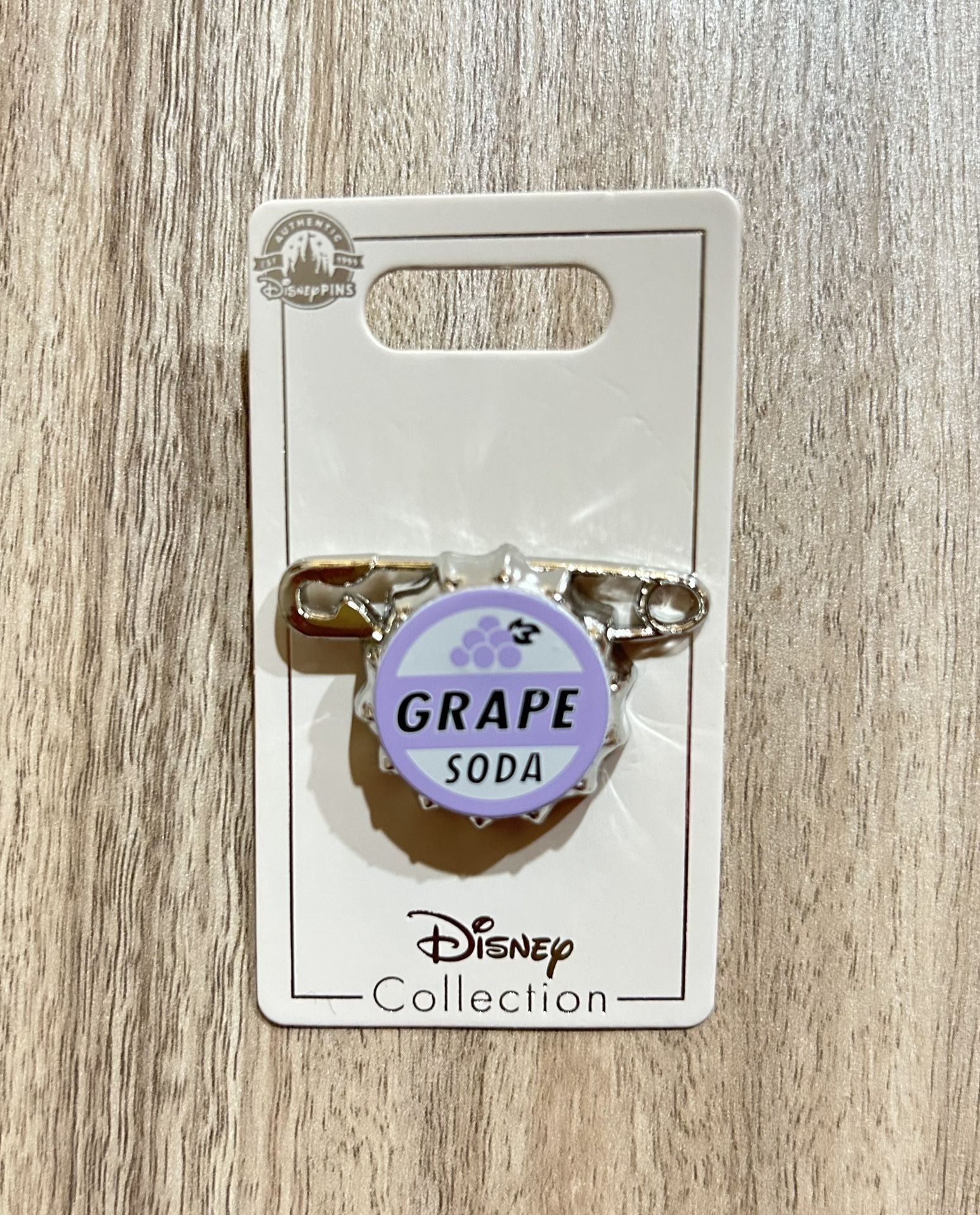 New Disney Pin UP Grape Soda Badge Carl Russel 2023 Disneyland 
