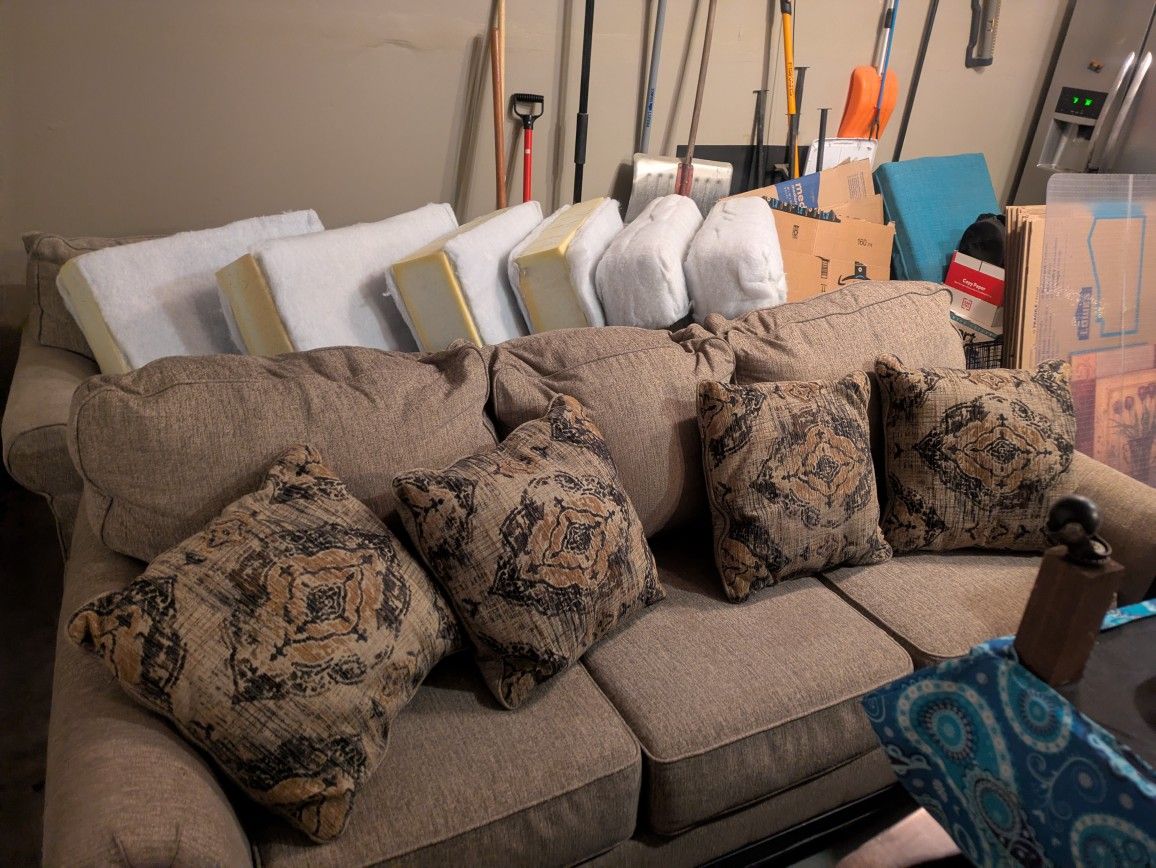10 Decorative Pillows. Covers Come Off.