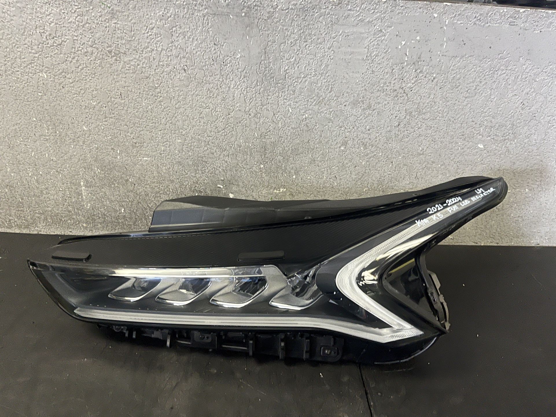 2021-2022-2023-2024 KIA K5 LEFT LED HEADLIGHT REFLECTOR OEM USED