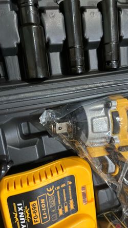 Yunxi FG-696 Cordless Impact Wrench Kit with Sockets