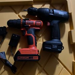 Black & Decker drills w/ battery tools lot