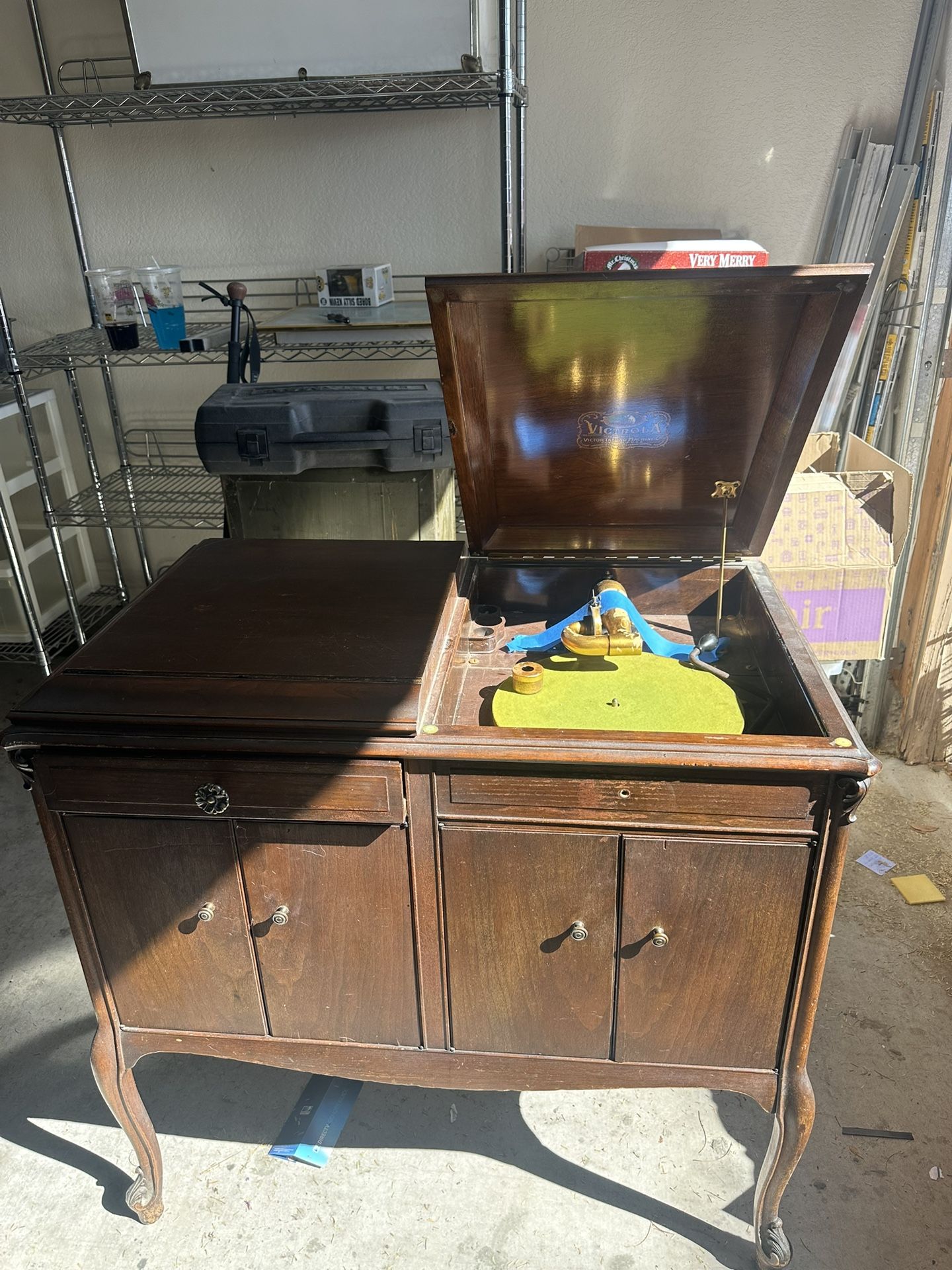 Antique Victrola Record Player