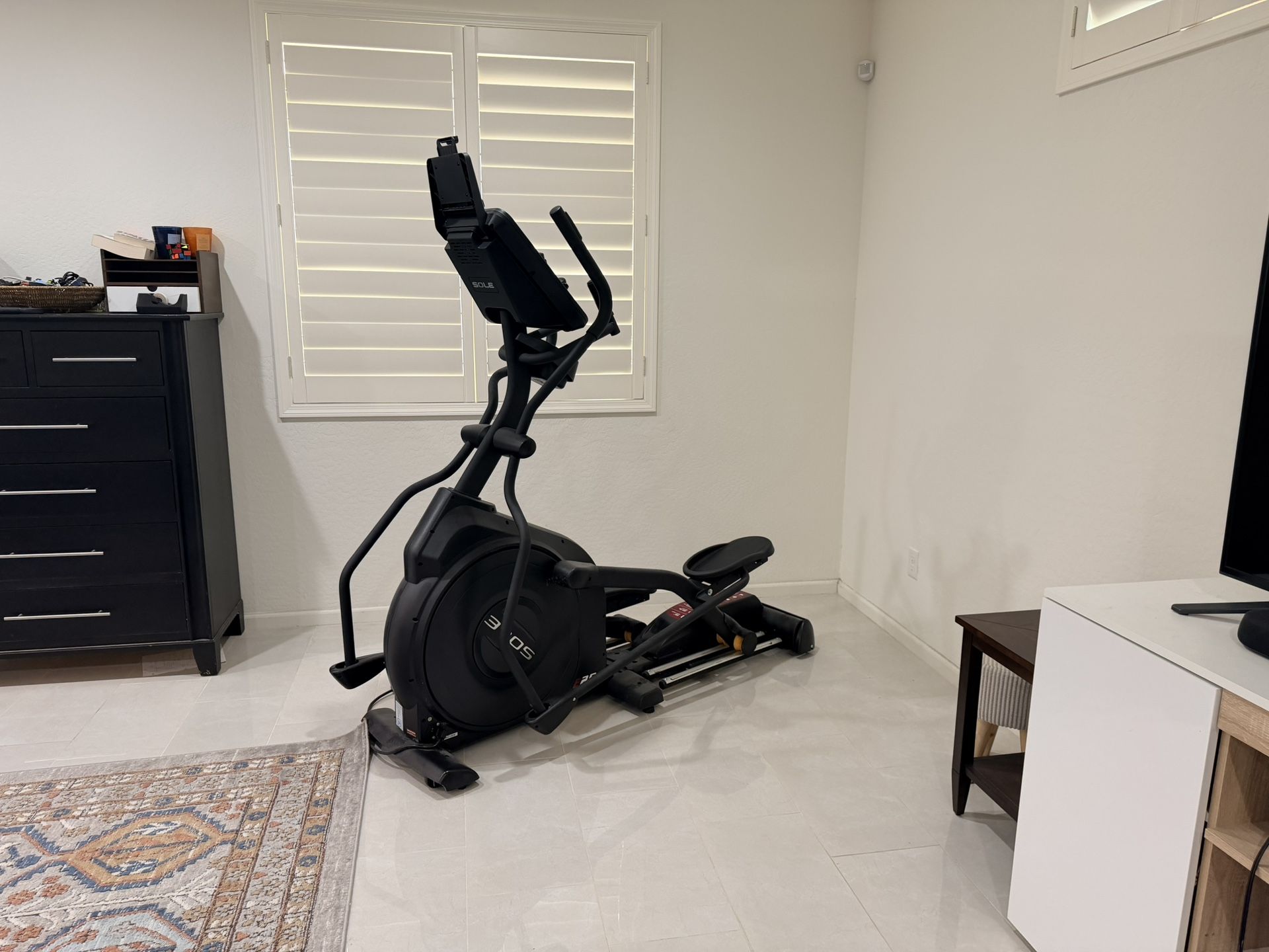 Elliptical Fitness machine Sole E25