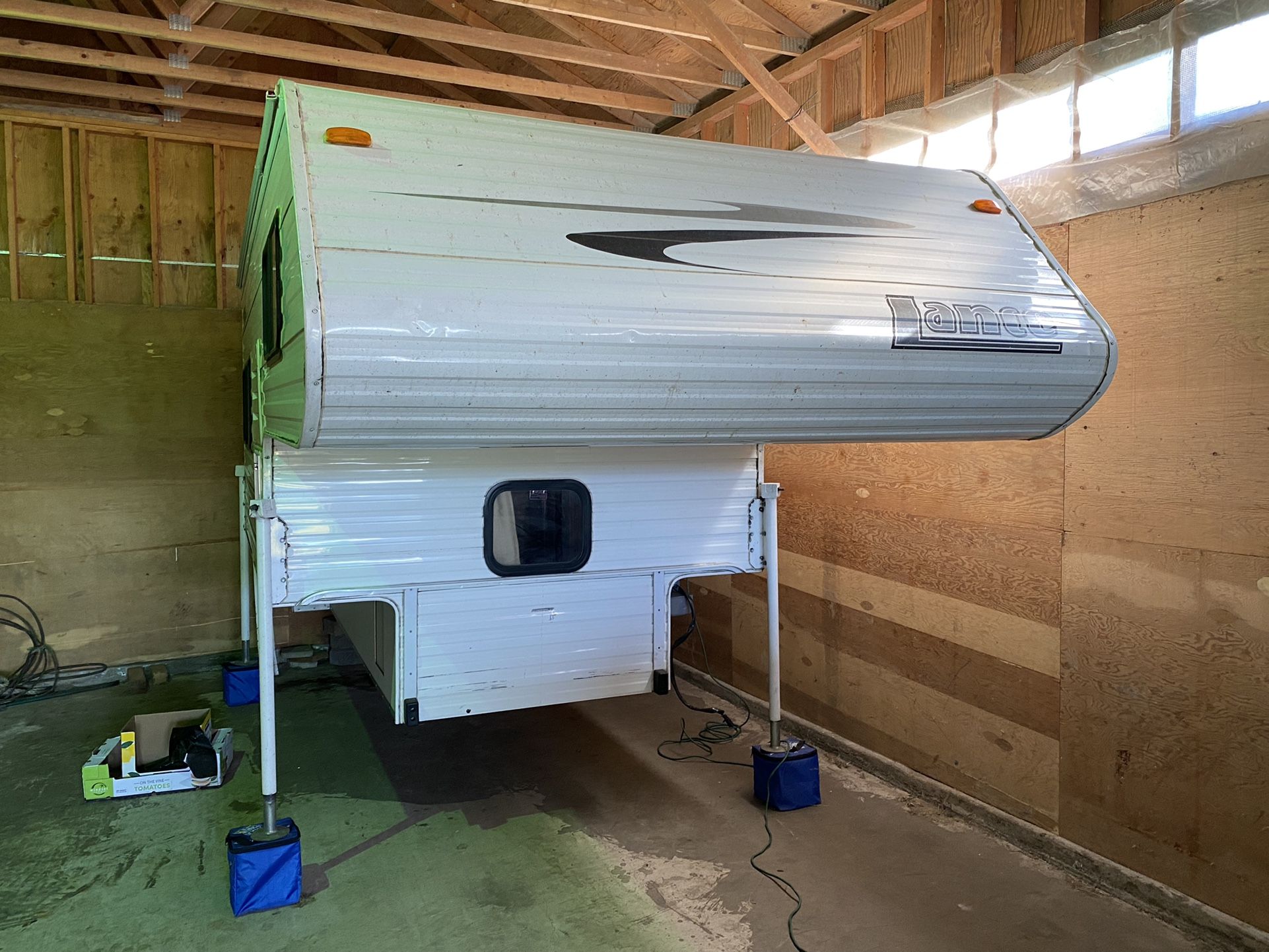 2006 Lance 815