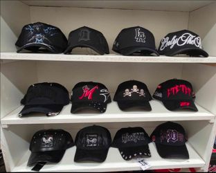 Vendo Gorras Nuevas‼️
✅️Dandy
✅️Barbas
✅️Rude Awakenings
✅️31 Hats
Tengo Full set de la mayoría 🔥
Todo Original exepto la Extssy
Manda DM si te